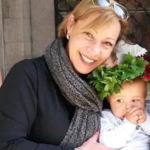 ЛАРА ЗЛАТАРЕВА