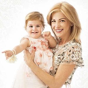 МИА САНТОВА